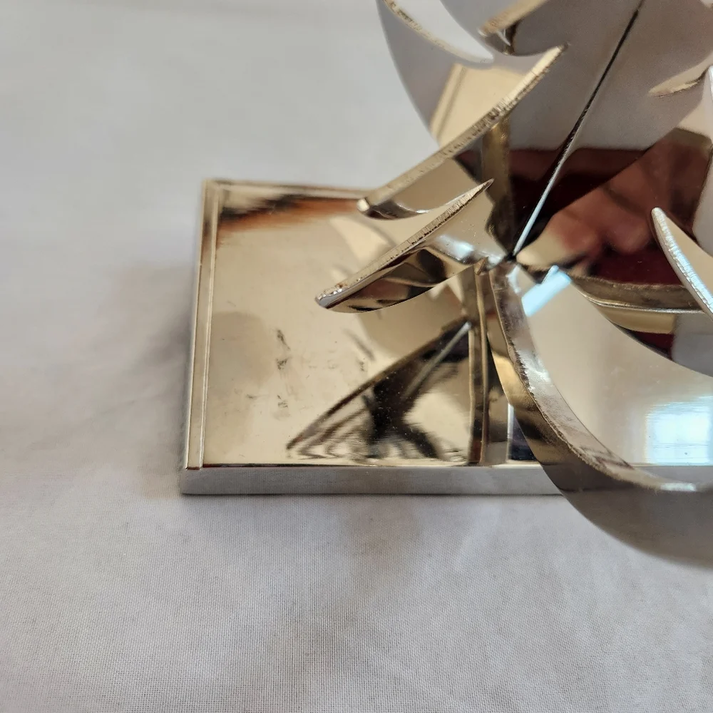 Silver Color Metal Twirling Christmas Tree Stocking Holder